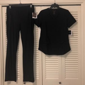 🖤CHEROKEE FORM SCRUBS🖤